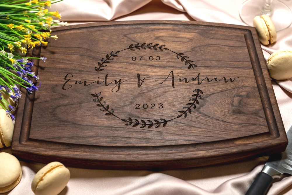 Personalized, Engraved Cutting Board with Natural Wreath Design for Wedding or Housewarming Gift #022 - Image 3