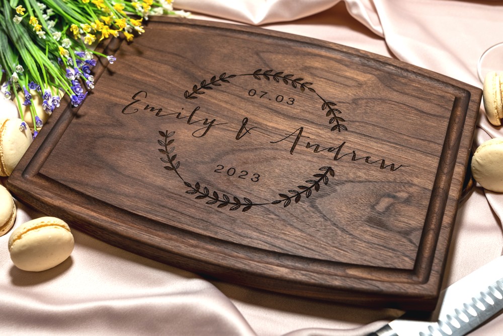 Personalized, Engraved Cutting Board with Natural Wreath Design for Wedding or Housewarming Gift #022 - Image 8