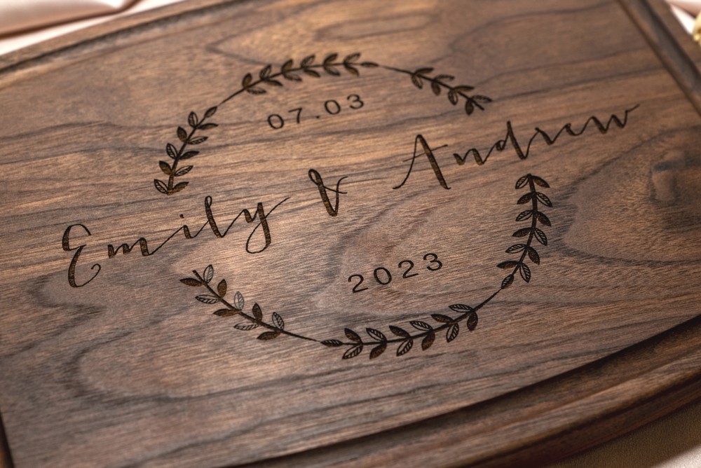Personalized, Engraved Cutting Board with Natural Wreath Design for Wedding or Housewarming Gift #022 - Image 4