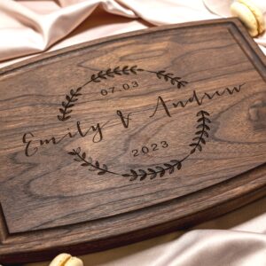 Personalized, Engraved Cutting Board with Natural Wreath Design for Wedding or Housewarming Gift #022