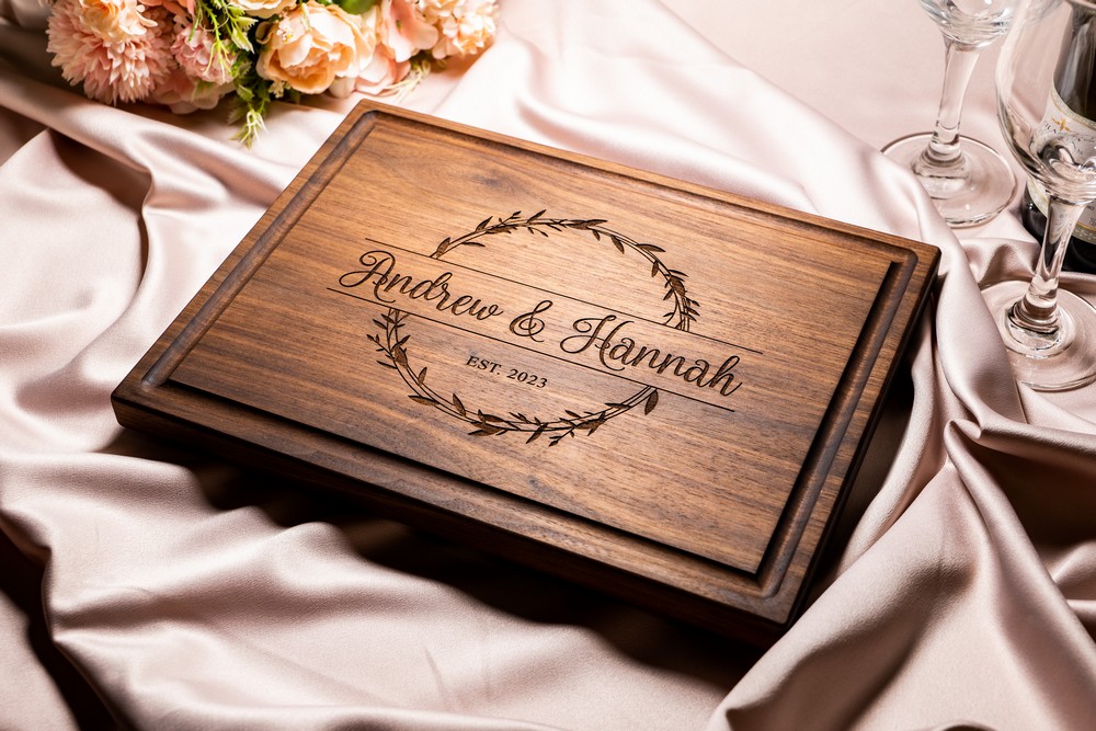 Personalized, Engraved Cutting Board with Natural Wreath Design for Housewarming or Anniversary Gift #040 - Image 4